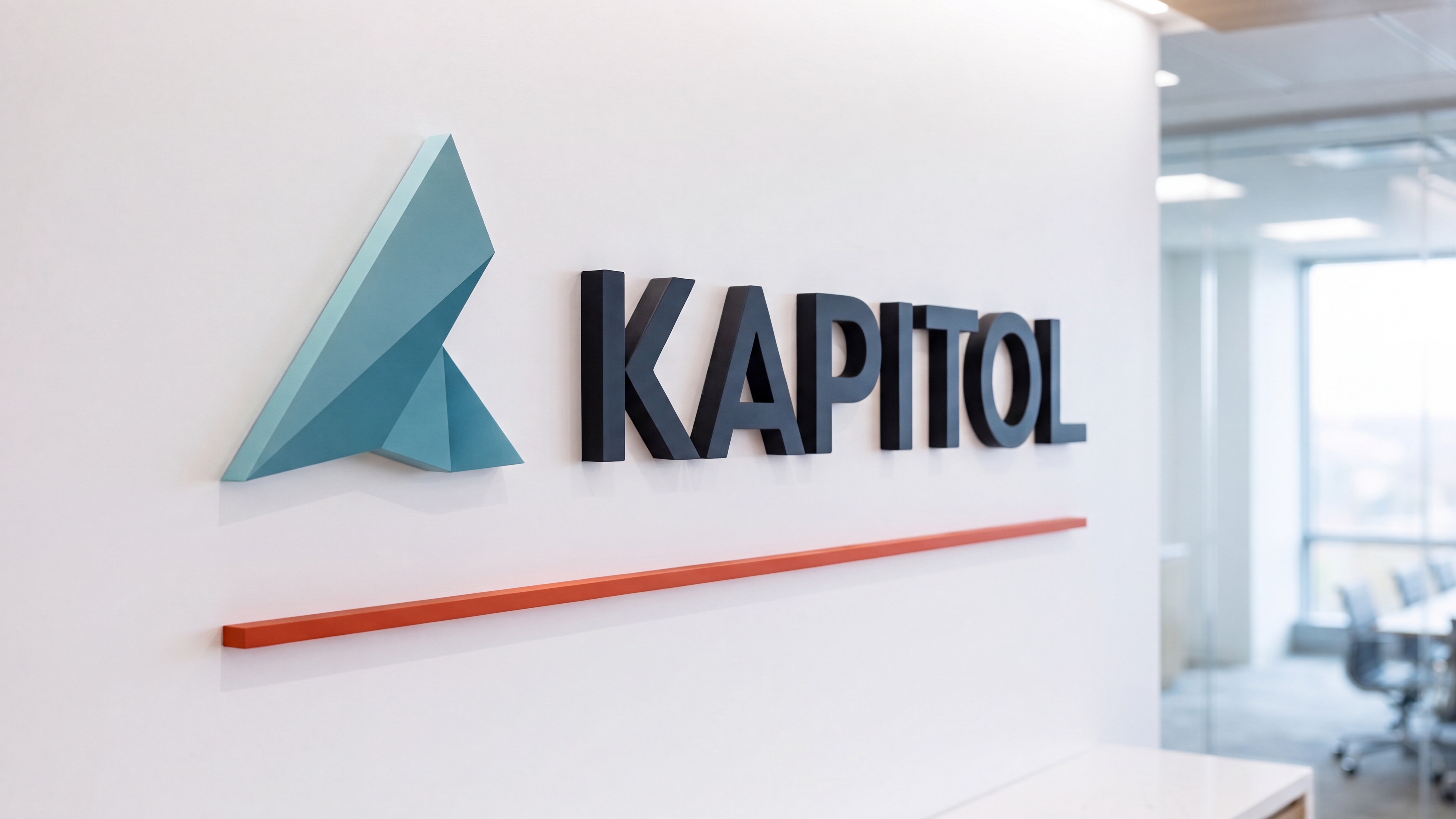 3D logo Kapitol z lakovaného polystyrenu na recepci